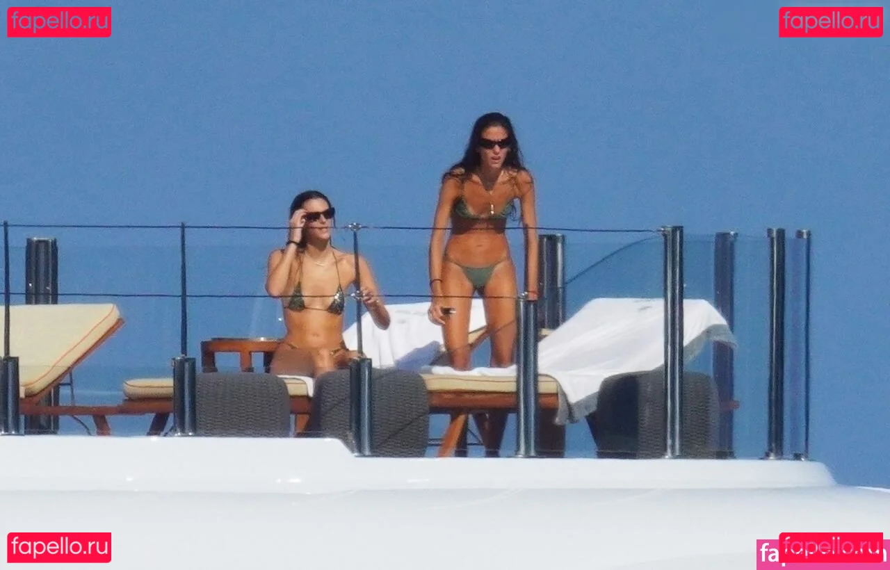 Vittoria Ceretti Onlyfans Photo Gallery 