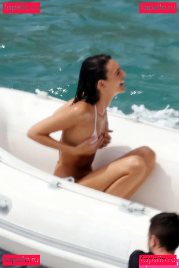 Vittoria Ceretti Onlyfans Photo Gallery 