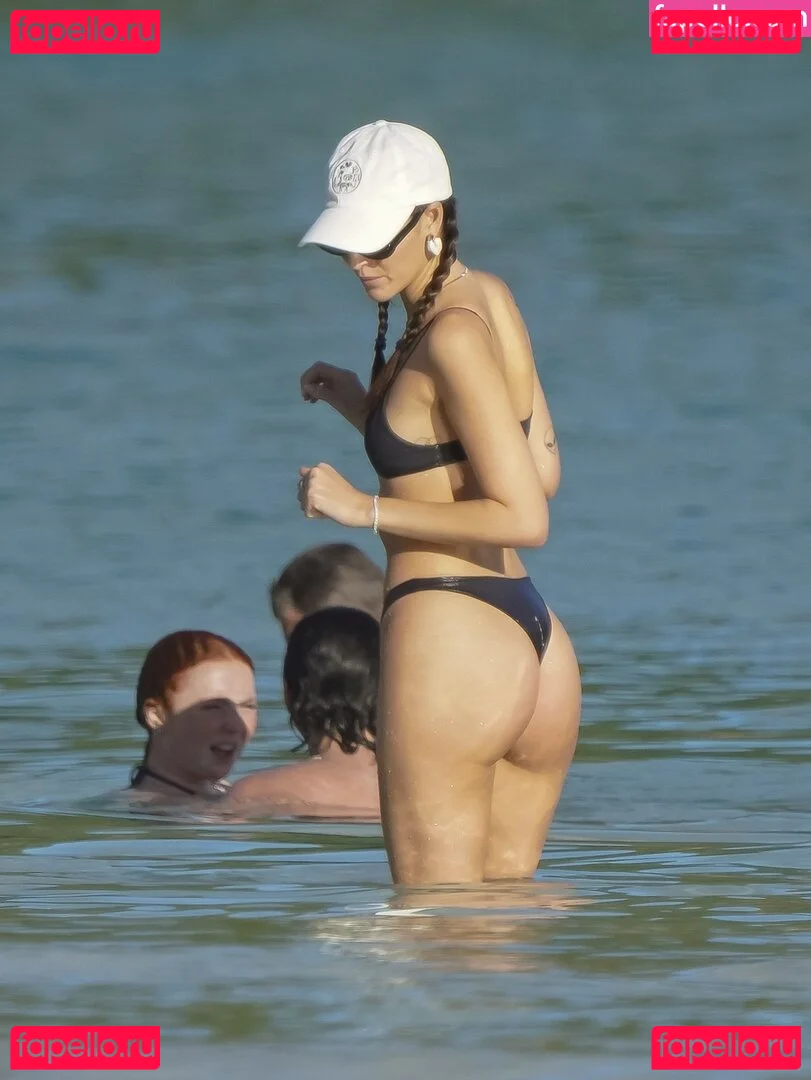 Vittoria Ceretti Onlyfans Photo Gallery 