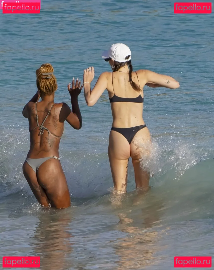 Vittoria Ceretti Onlyfans Photo Gallery 