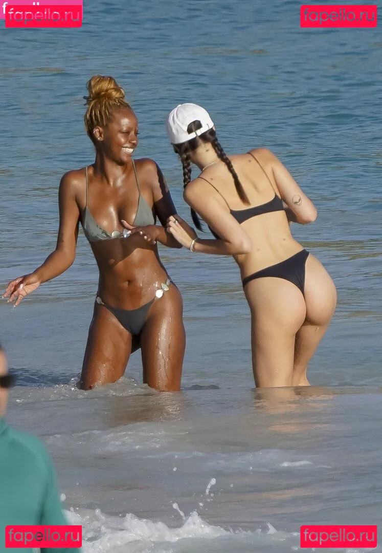 Vittoria Ceretti Onlyfans Photo Gallery 