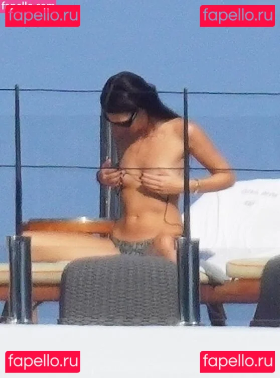 Vittoria Ceretti Onlyfans Photo Gallery 