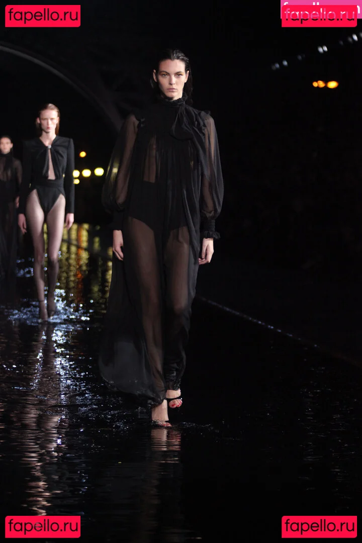 Vittoria Ceretti Onlyfans Photo Gallery 