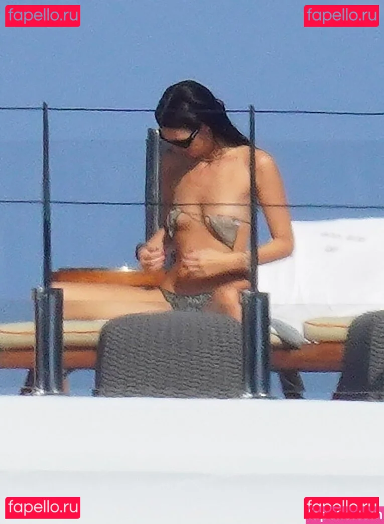 Vittoria Ceretti Onlyfans Photo Gallery 