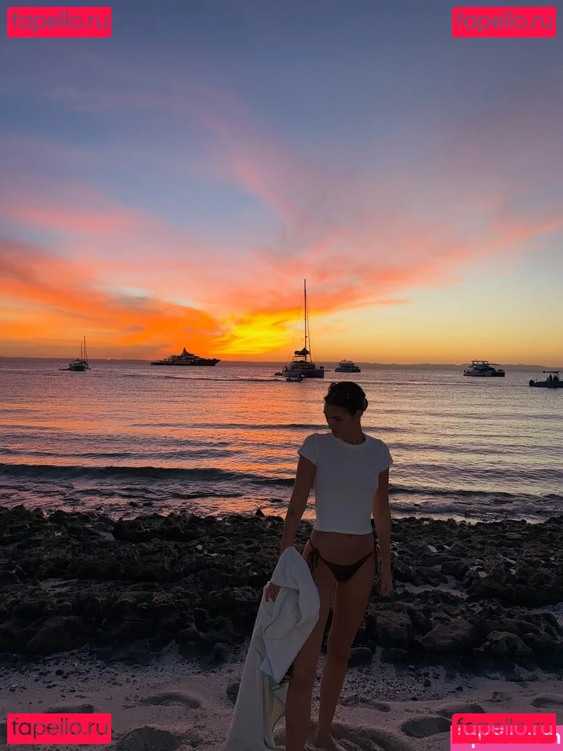 Vittoria Ceretti Onlyfans Photo Gallery 