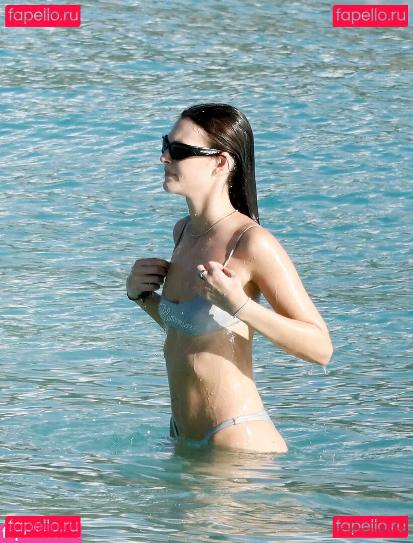 Vittoria Ceretti Onlyfans Photo Gallery 