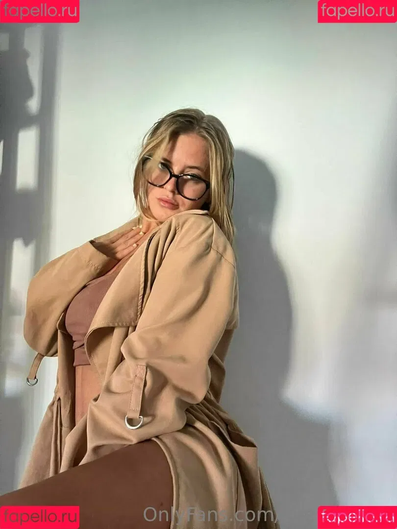 evelynilyina Onlyfans Photo Gallery 