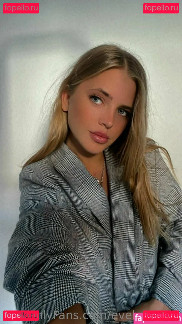 evelynilyina Onlyfans Photo Gallery 