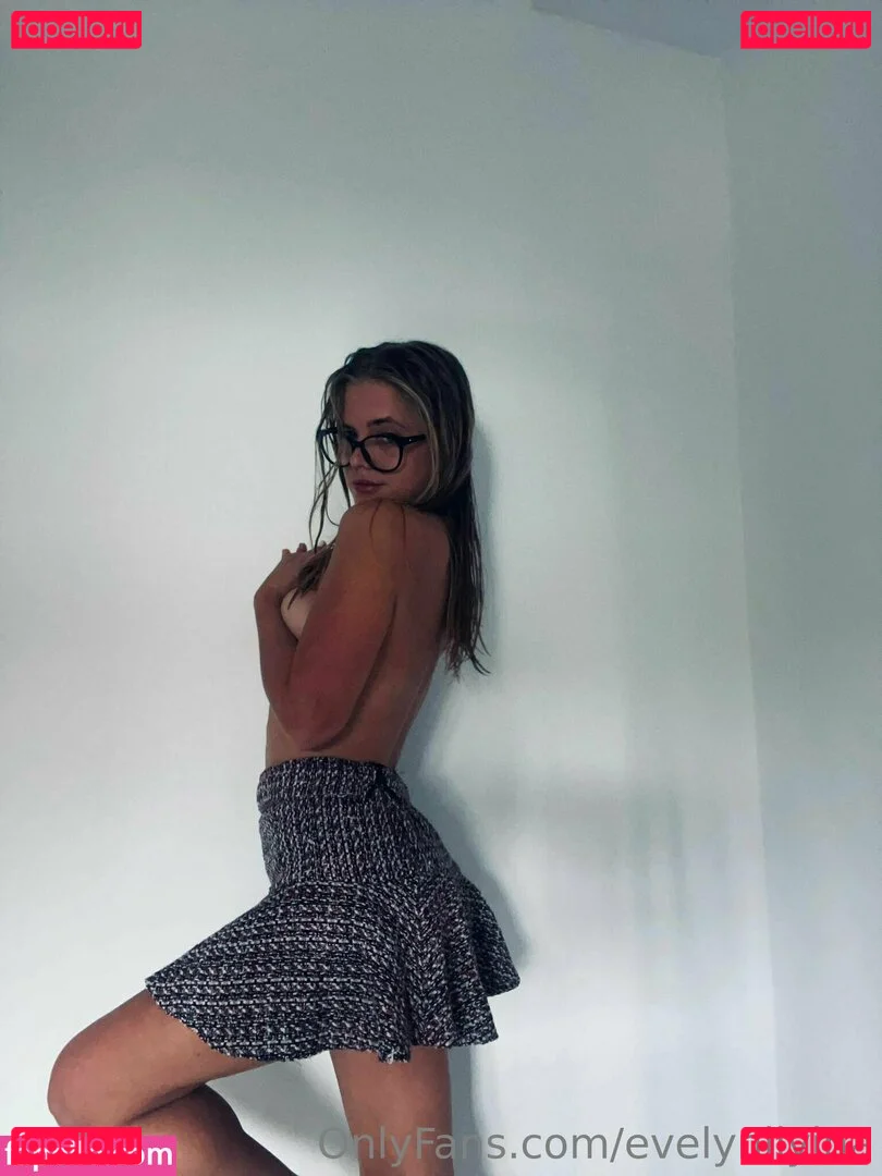 evelynilyina Onlyfans Photo Gallery 