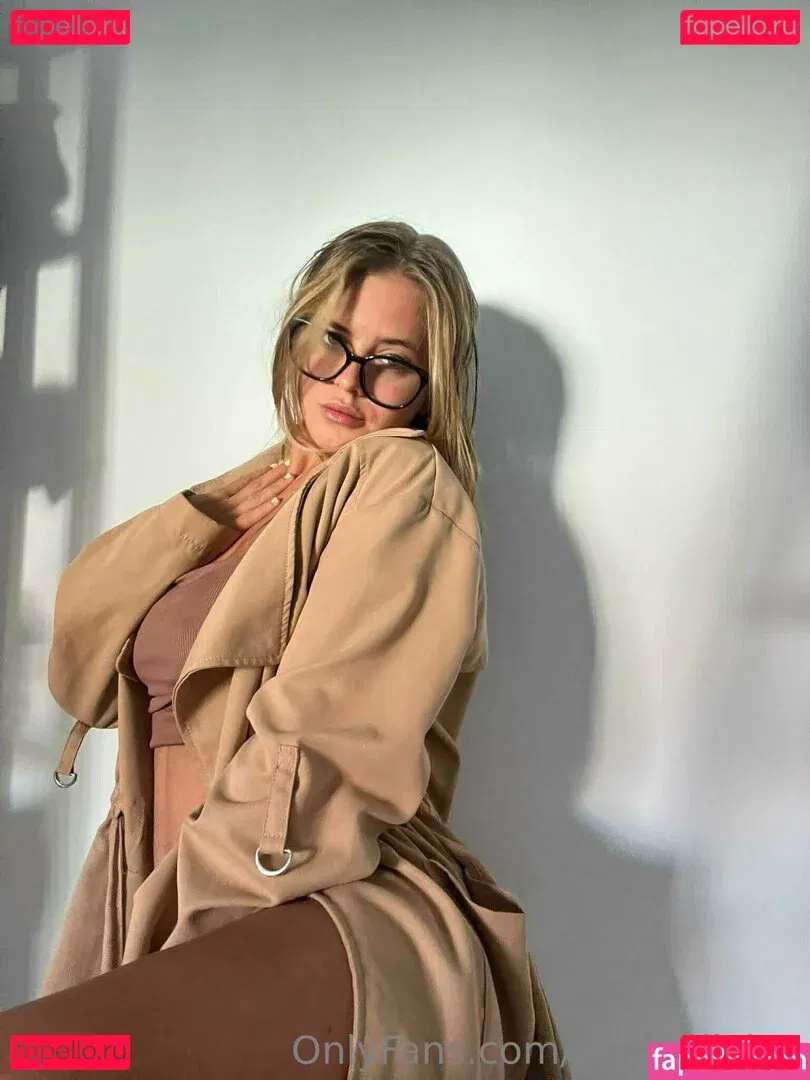 evelynilyina Onlyfans Photo Gallery 