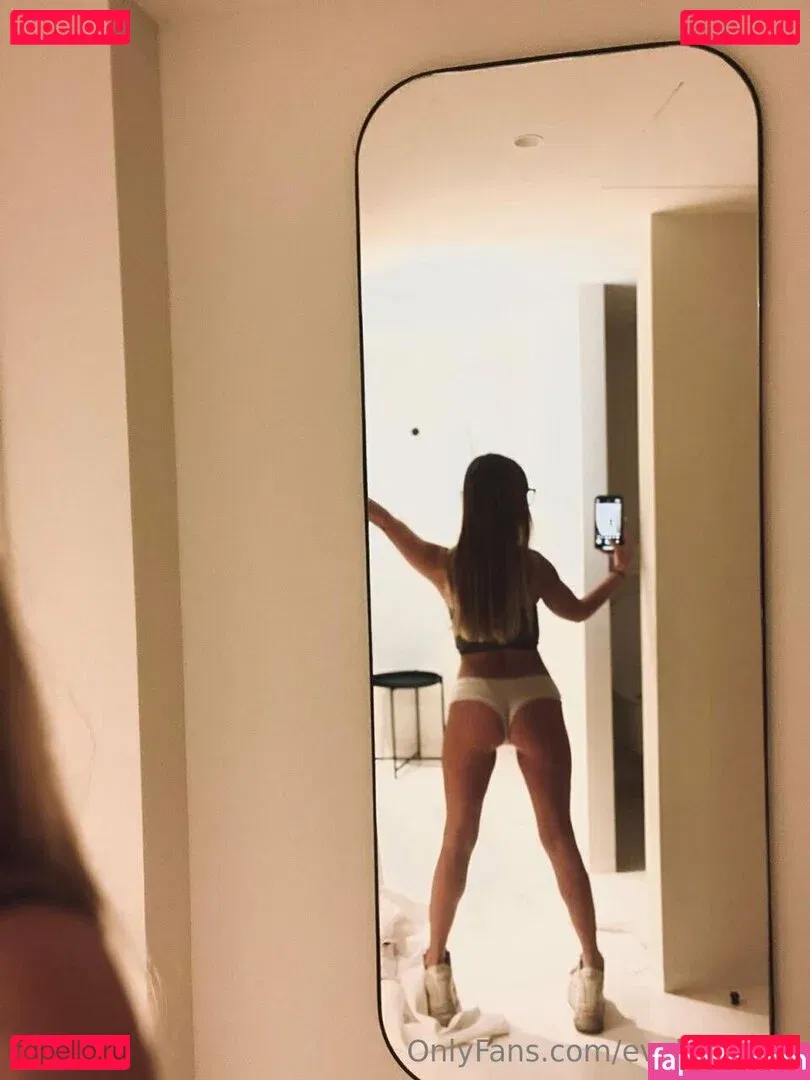 evelynilyina Onlyfans Photo Gallery 