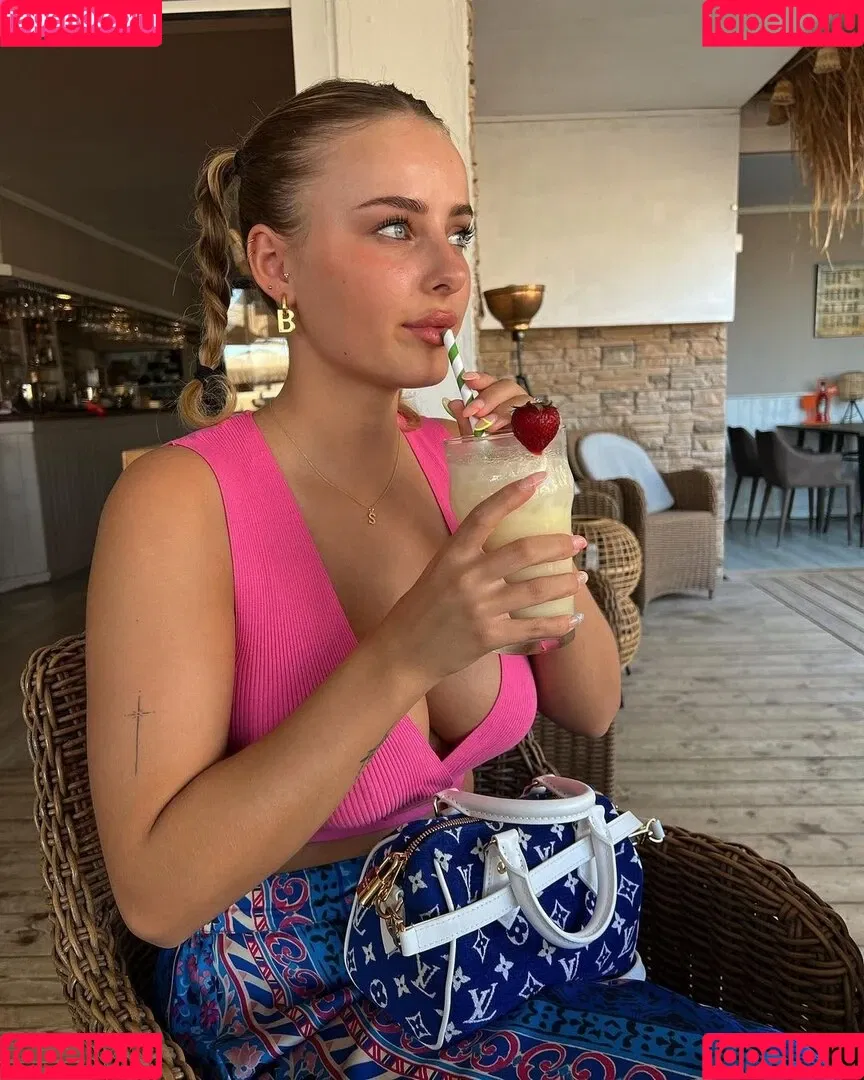 eyFreundin Onlyfans Photo Gallery 