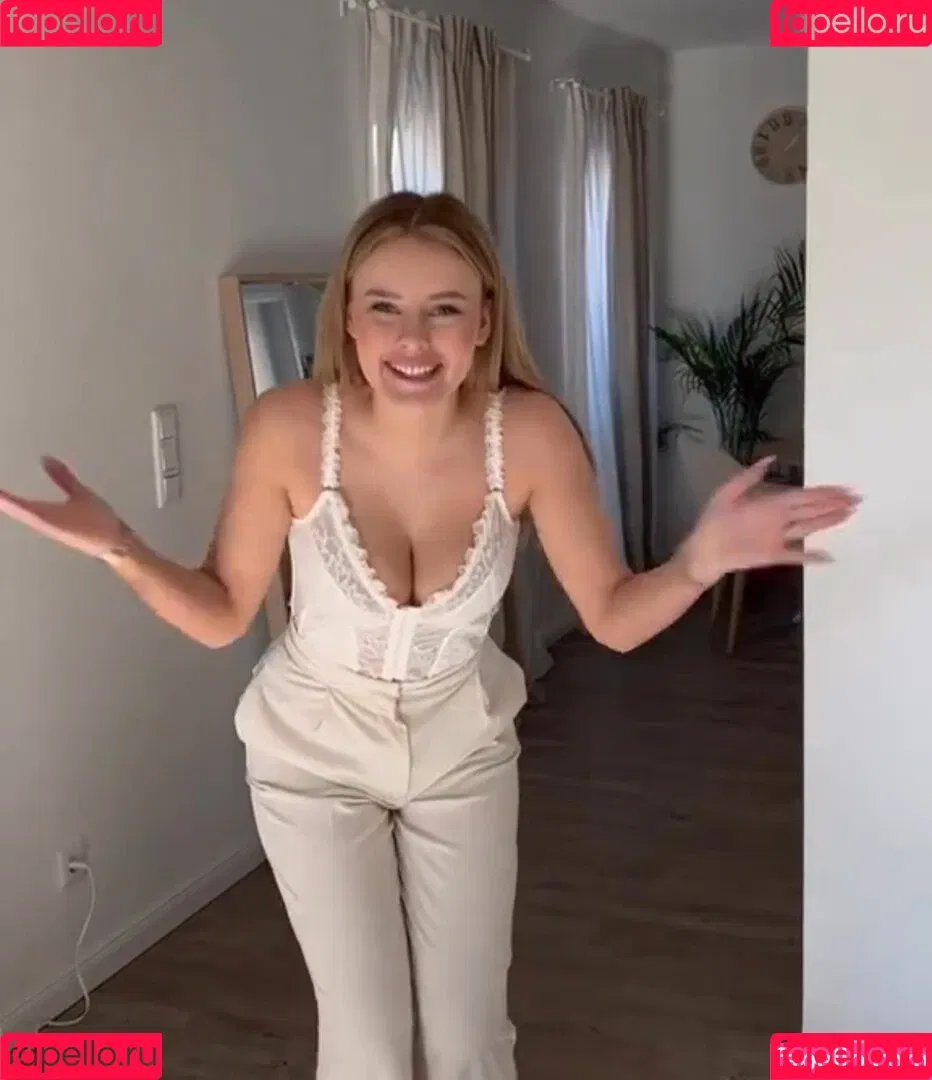 eyFreundin Onlyfans Photo Gallery 