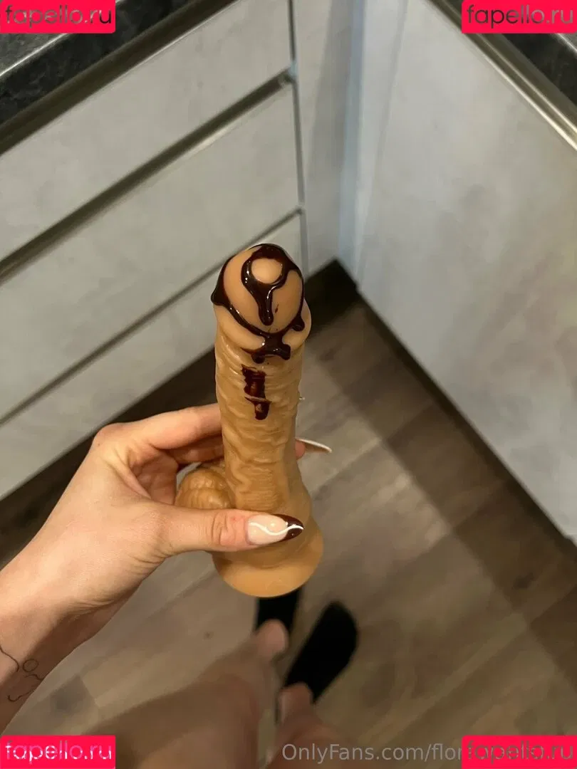FloraWantsFun Onlyfans Photo Gallery 