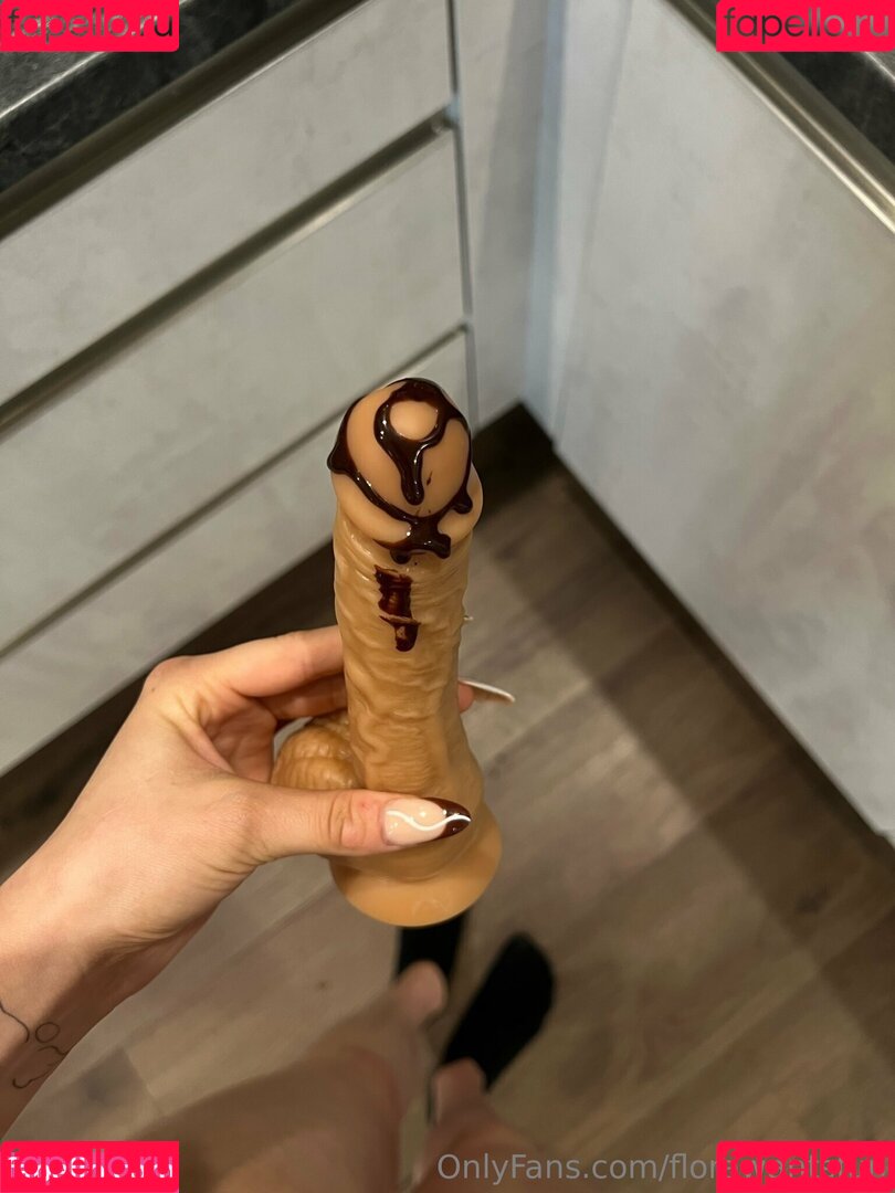 FloraWantsFun Onlyfans Photo Gallery 