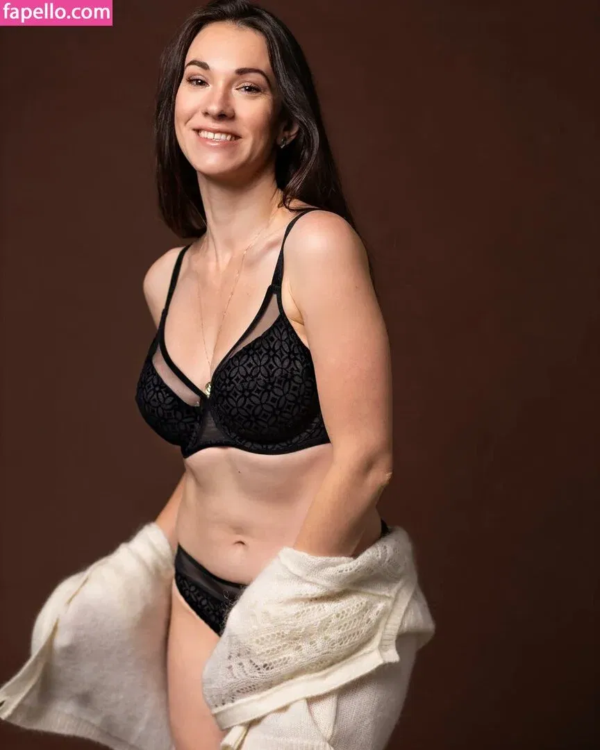 Anna Song Onlyfans Photo Gallery 