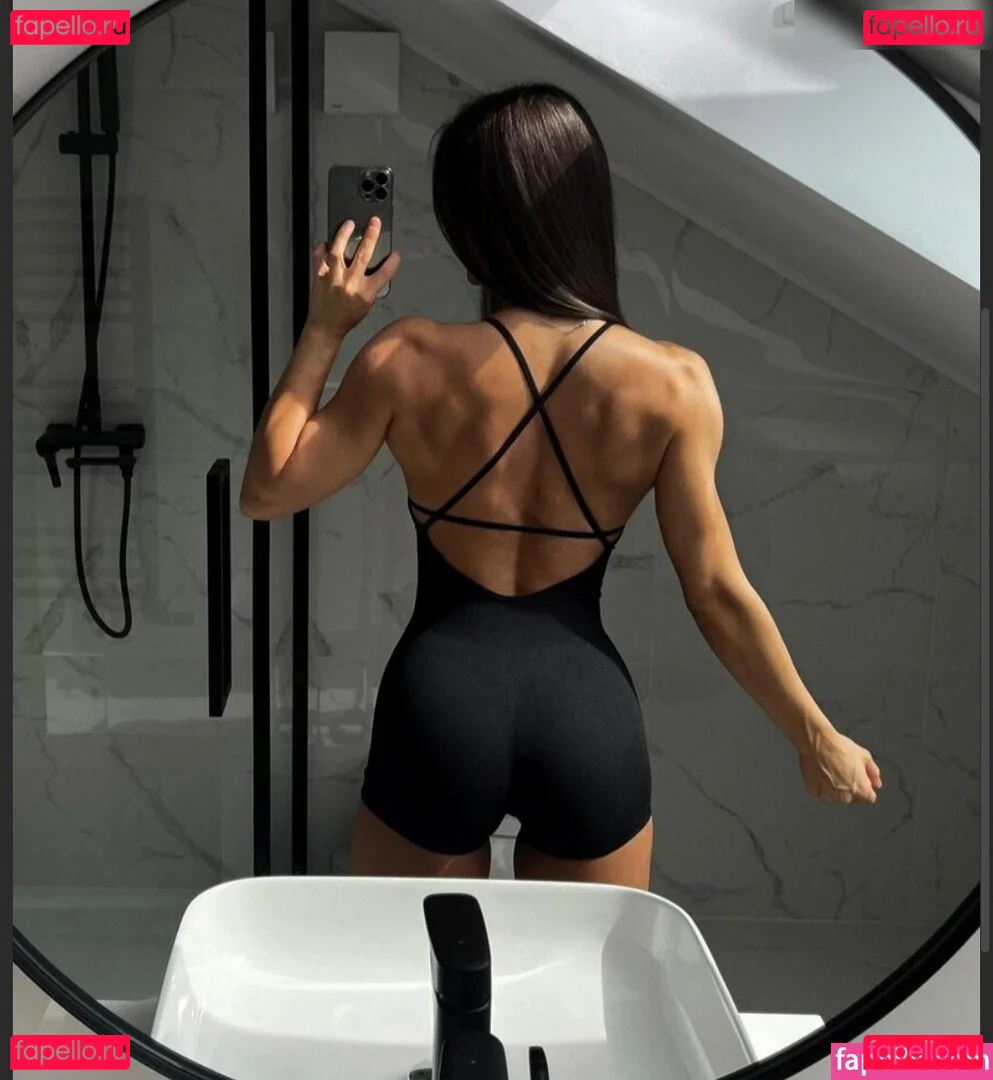 linasphysique Onlyfans Photo Gallery 