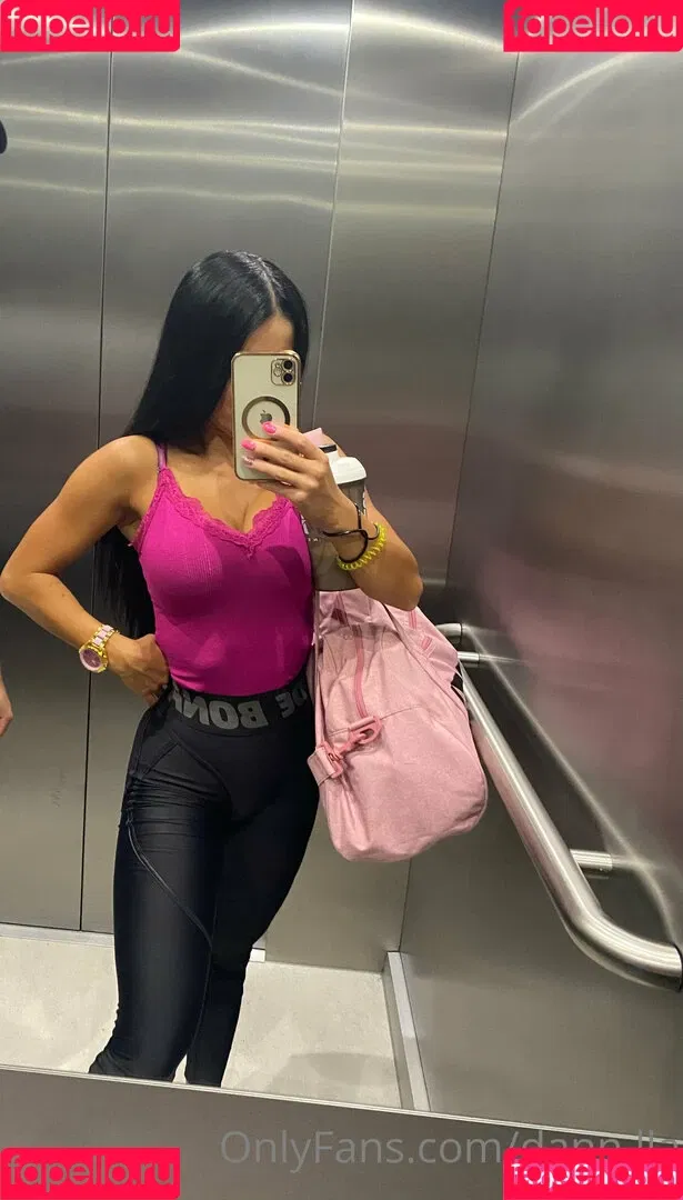 dann.lla Onlyfans Photo Gallery 