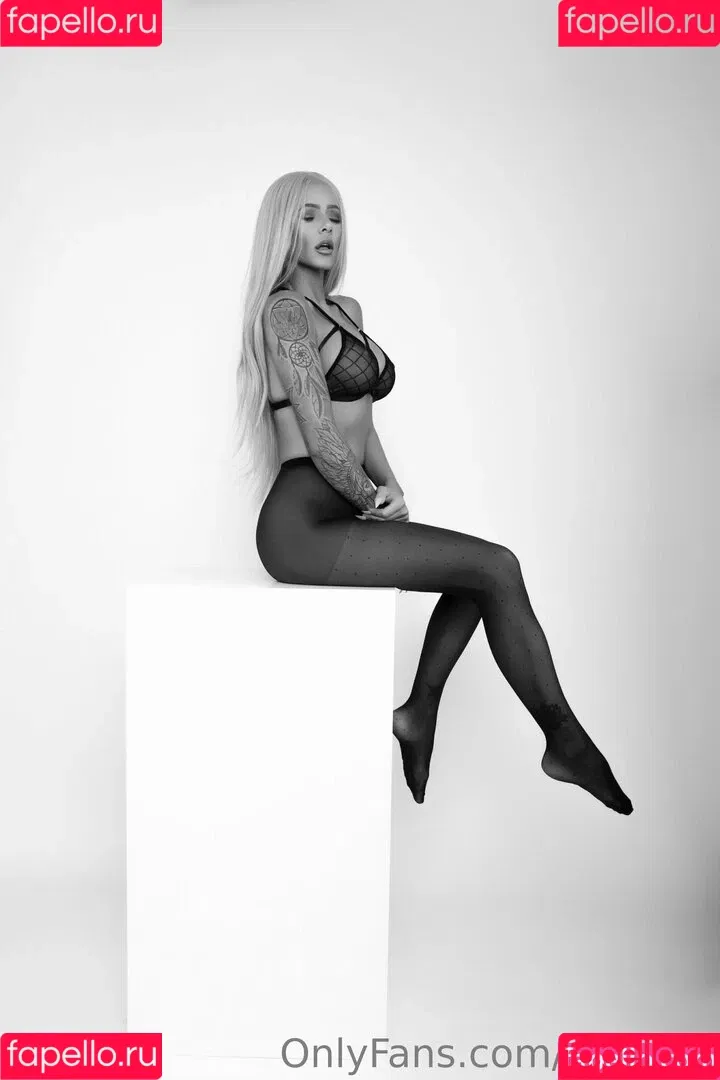 sar.ka.b Onlyfans Photo Gallery 