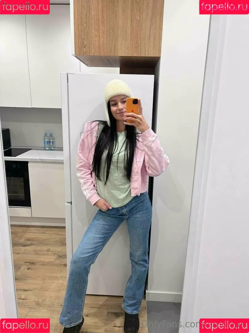 EmiliAAA Onlyfans Photo Gallery 