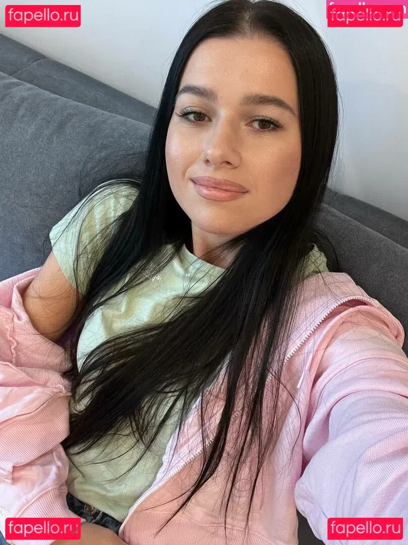 EmiliAAA Onlyfans Photo Gallery 