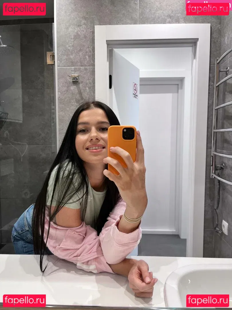 EmiliAAA Onlyfans Photo Gallery 