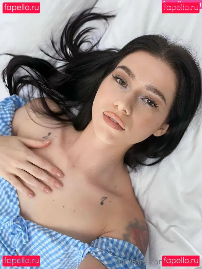 EmiliAAA Onlyfans Photo Gallery 