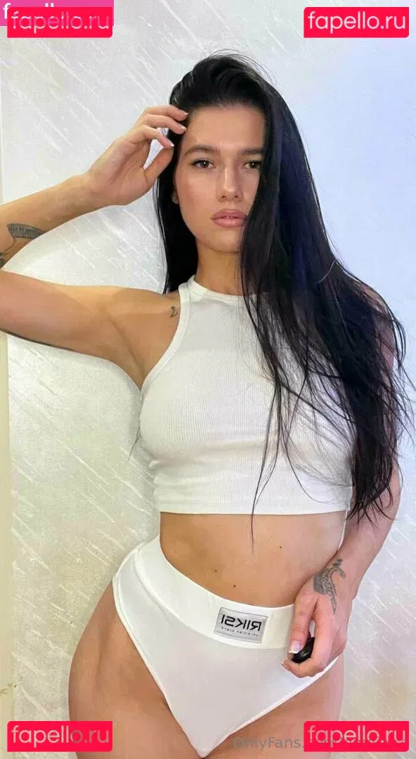 EmiliAAA Onlyfans Photo Gallery 