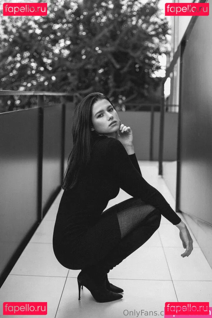 EmiliAAA Onlyfans Photo Gallery 