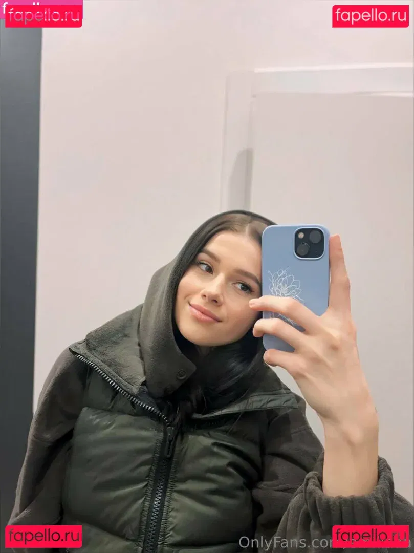 EmiliAAA Onlyfans Photo Gallery 