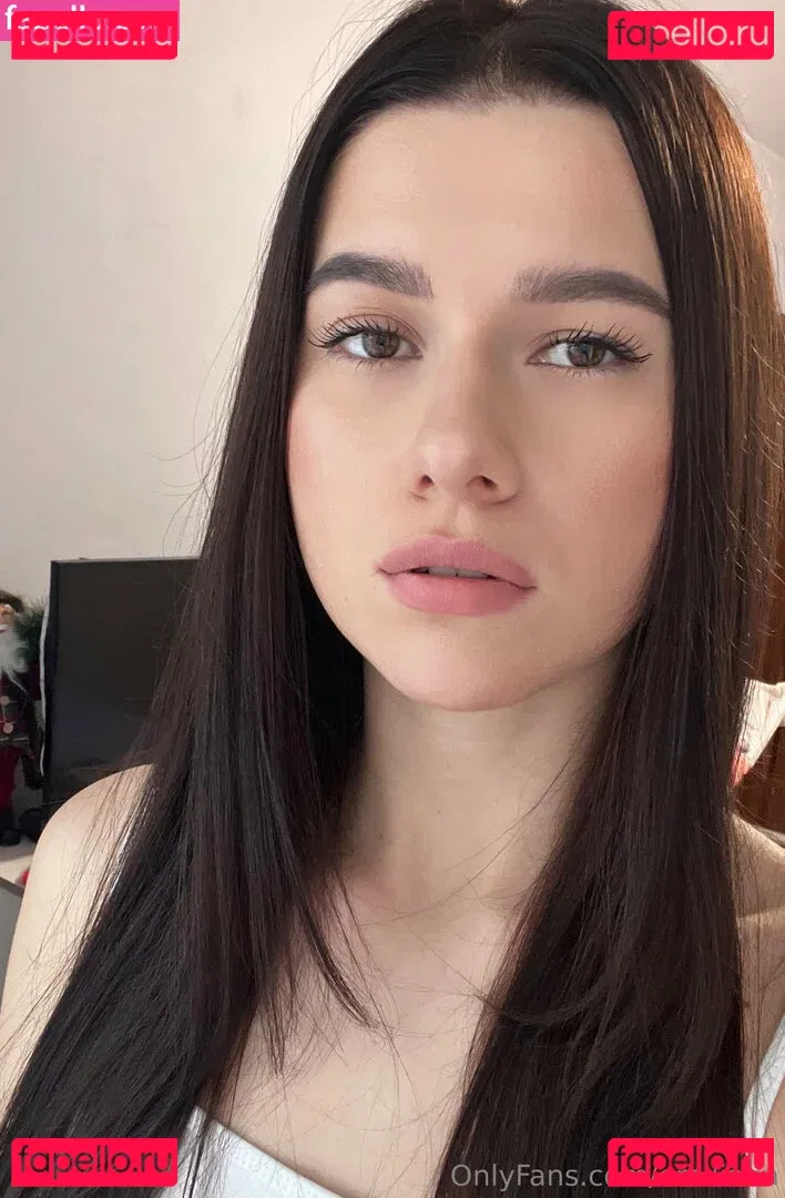 EmiliAAA Onlyfans Photo Gallery 