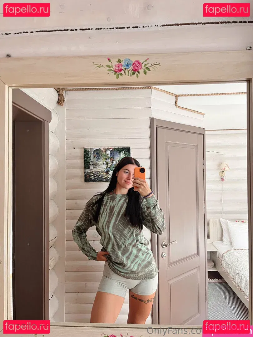 EmiliAAA Onlyfans Photo Gallery 