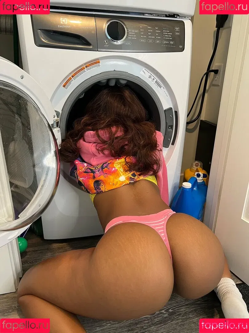 Saleema Mansur Onlyfans Photo Gallery 