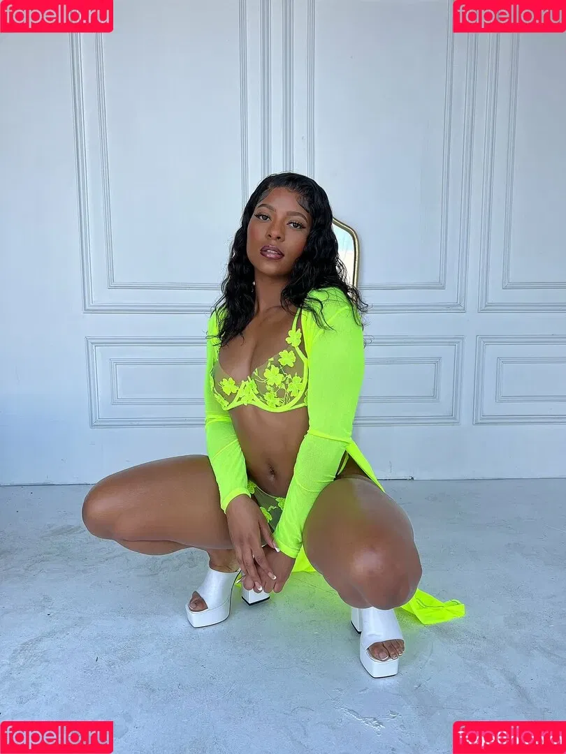 Saleema Mansur Onlyfans Photo Gallery 
