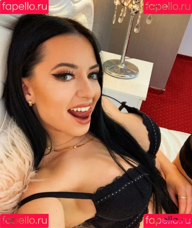EdithOliviere Onlyfans Photo Gallery 