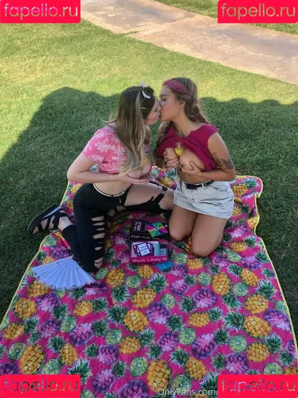 Notsosombersarah Onlyfans Photo Gallery 