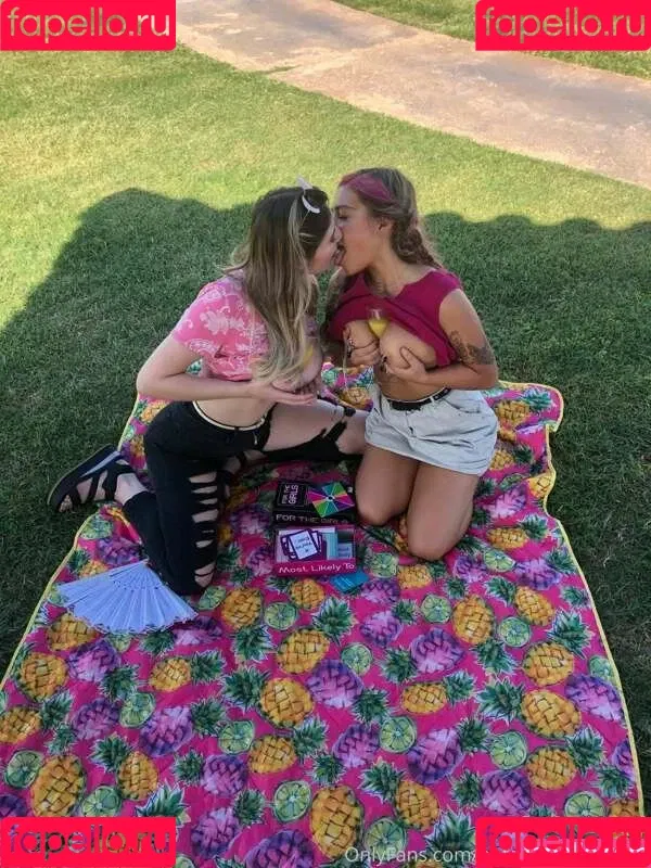 Notsosombersarah Onlyfans Photo Gallery 