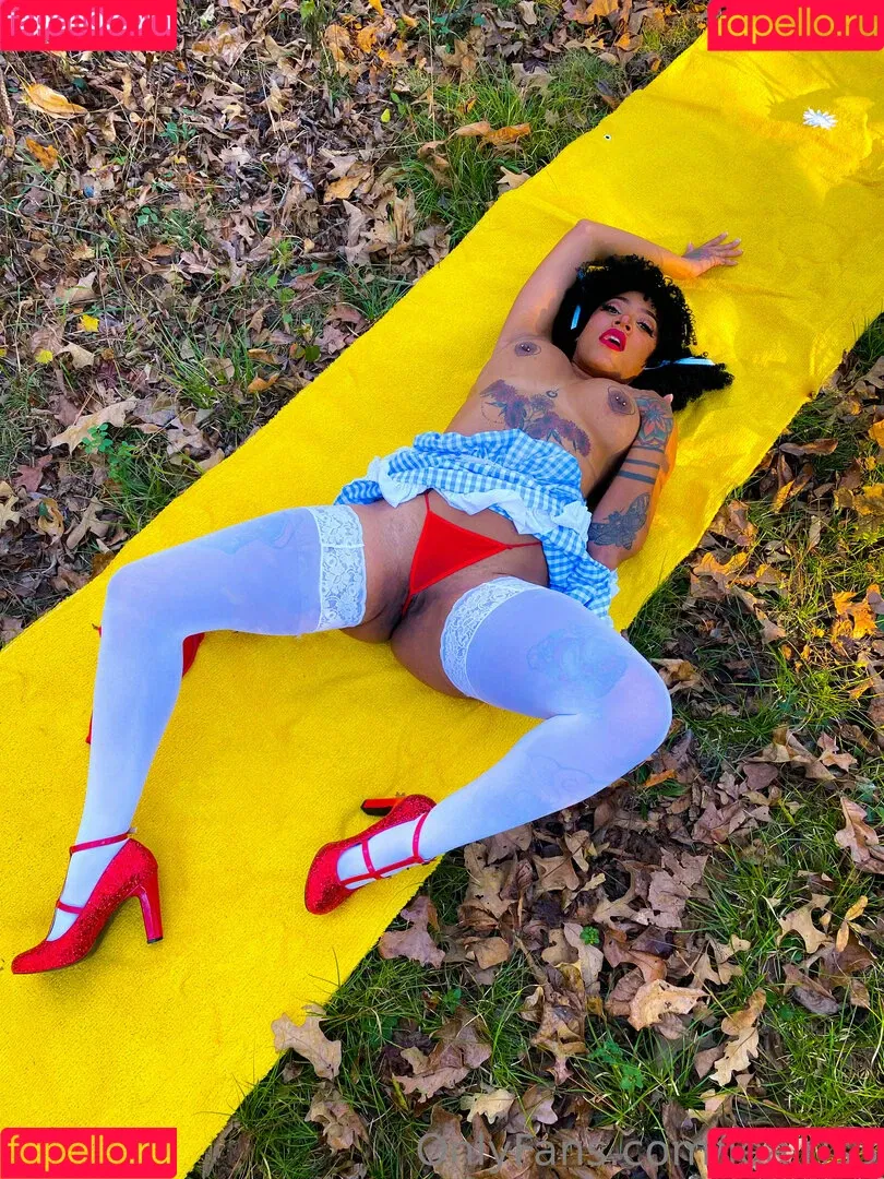 leairis3 Onlyfans Photo Gallery 