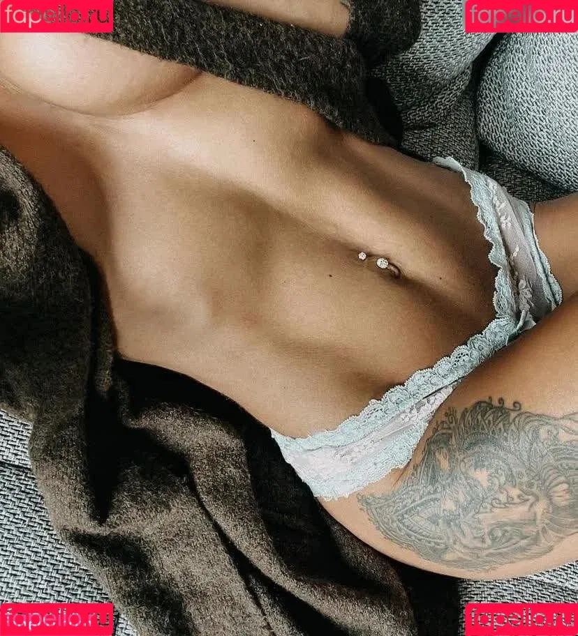 Arya LaRoca Onlyfans Photo Gallery 