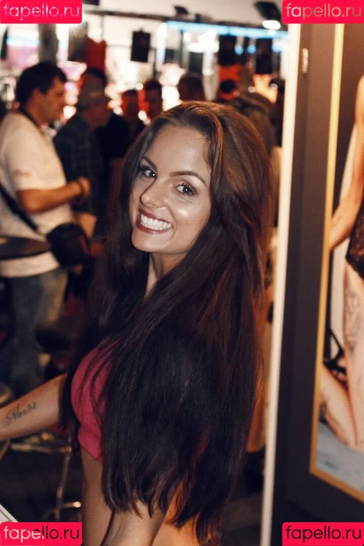 Arya LaRoca Onlyfans Photo Gallery 