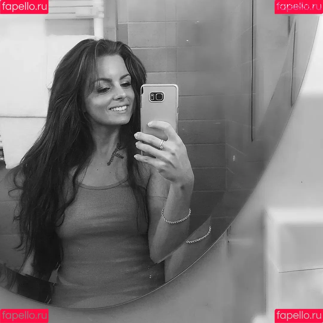 Arya LaRoca Onlyfans Photo Gallery 
