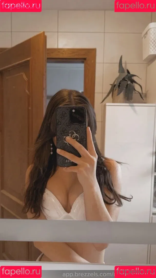 Doreen Gnadi Onlyfans Photo Gallery 