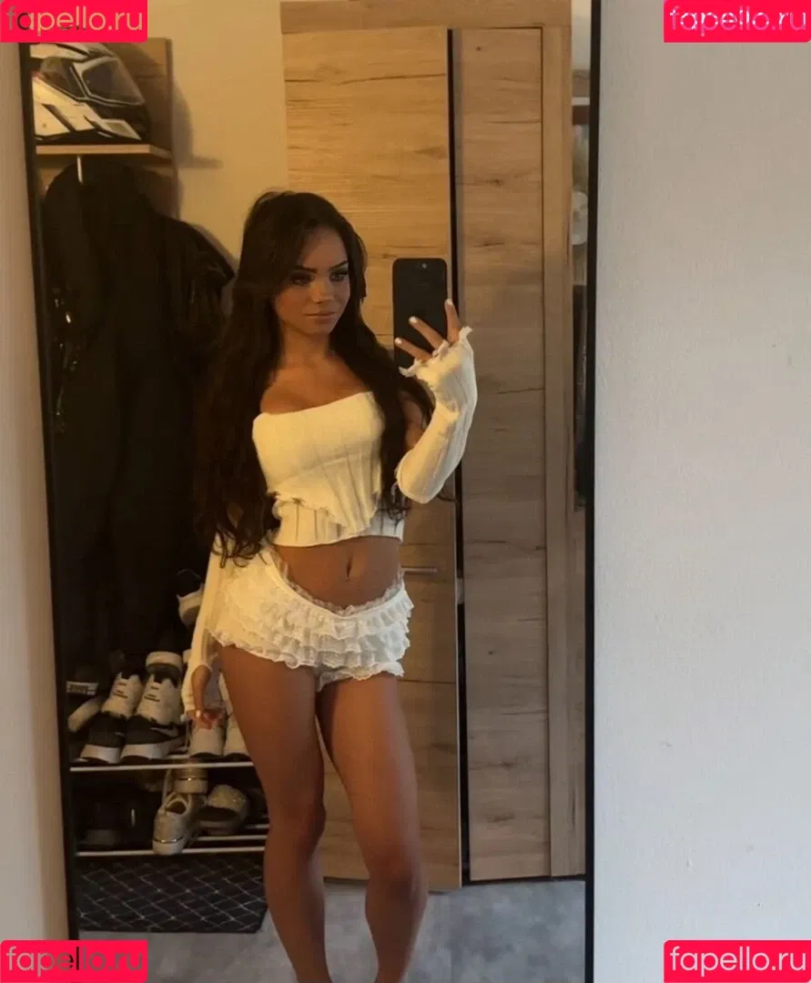 Doreen Gnadi Onlyfans Photo Gallery 