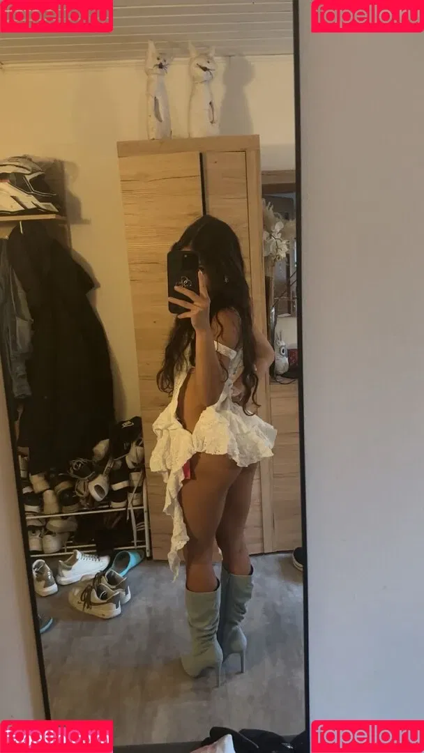 Doreen Gnadi Onlyfans Photo Gallery 