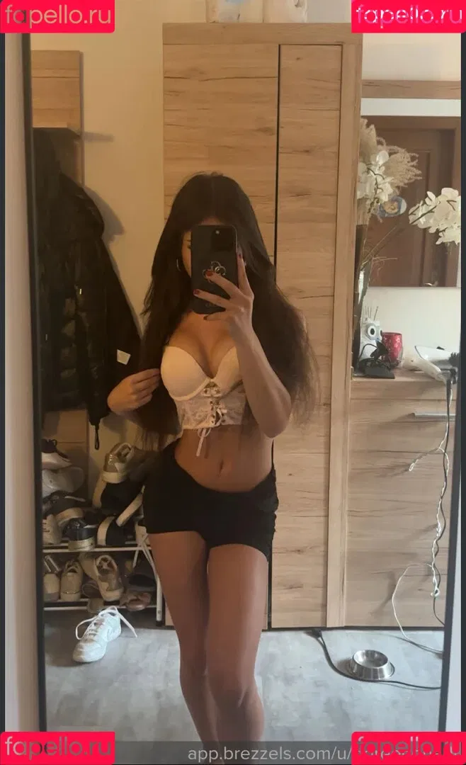 Doreen Gnadi Onlyfans Photo Gallery 