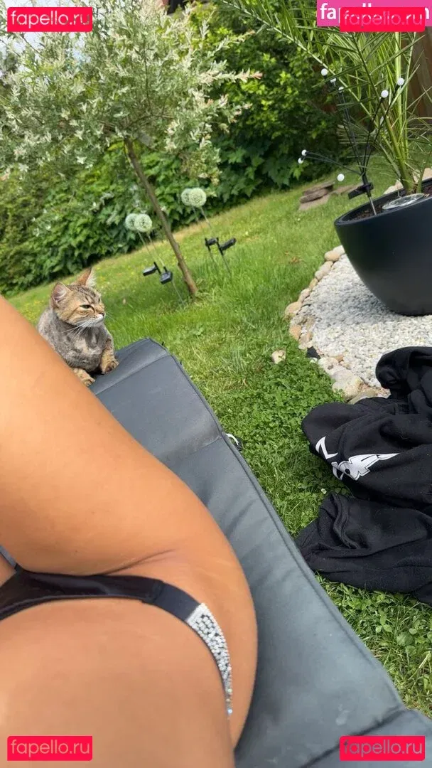 Doreen Gnadi Onlyfans Photo Gallery 