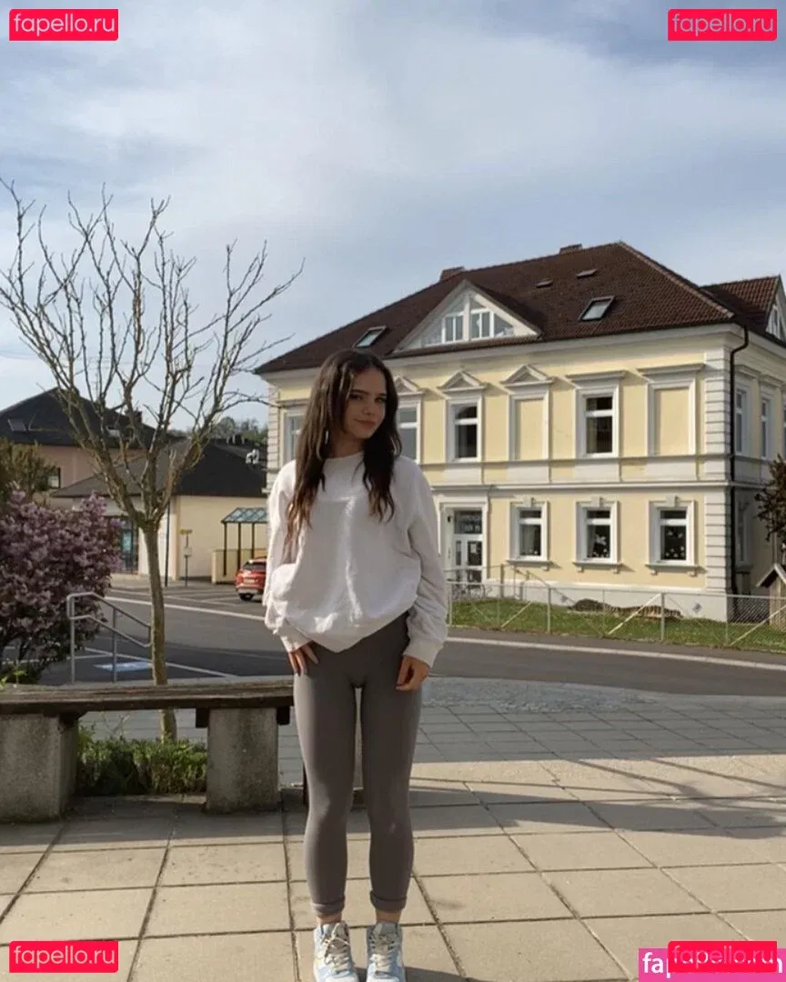 Doreen Gnadi Onlyfans Photo Gallery 