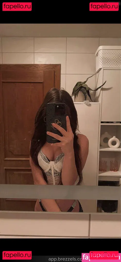 Doreen Gnadi Onlyfans Photo Gallery 