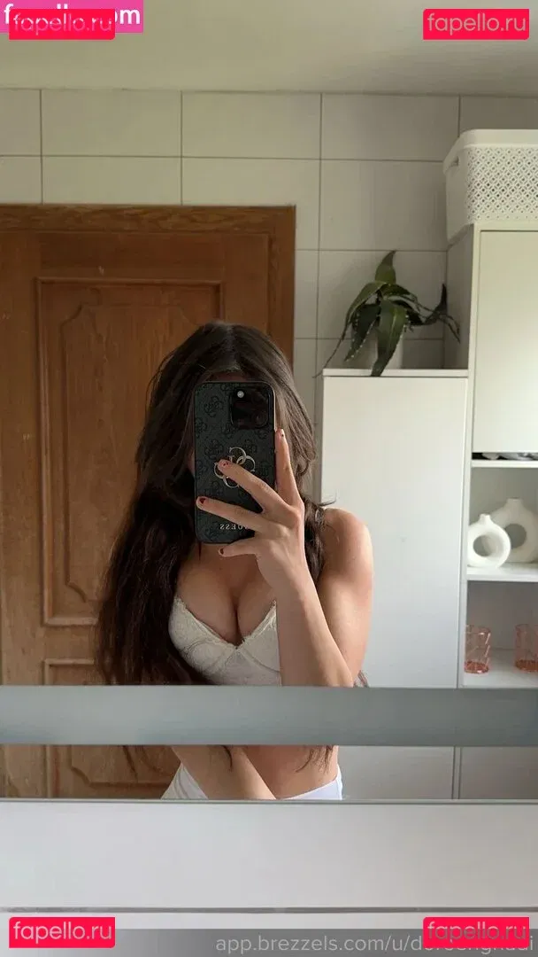 Doreen Gnadi Onlyfans Photo Gallery 