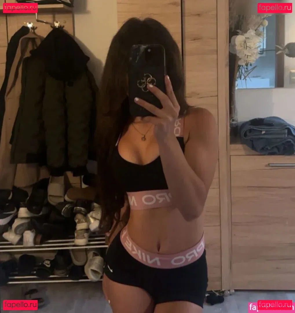 Doreen Gnadi Onlyfans Photo Gallery 